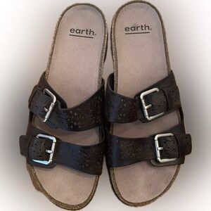 Earth Women's Black Floral Sandals